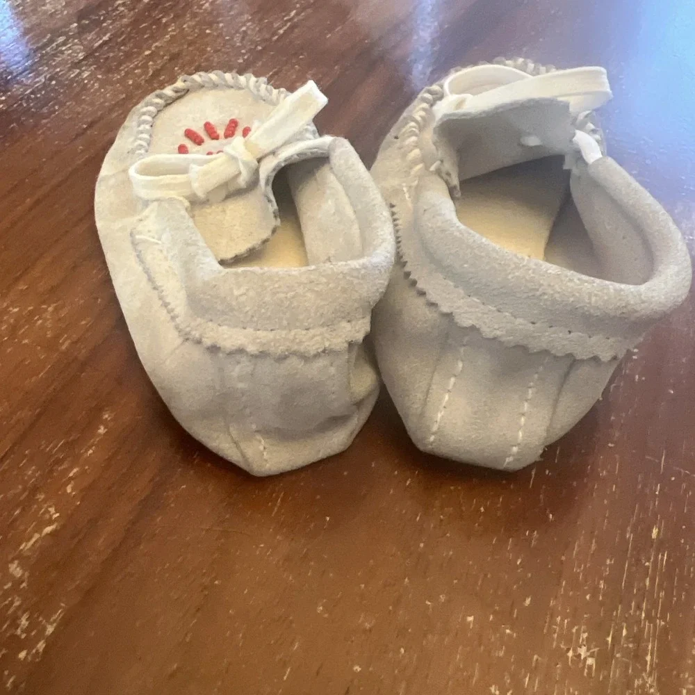 Baby White Moccasins Red Beads Size 5 Vintage Cherokee Indian handmade